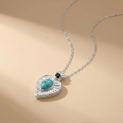 Collier Nomad