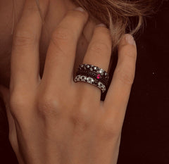 Composition de bagues en Argent 925 plaqué Rhodium blanc et noir assemblées d'oxyde de zirconium blanc et d’Oxyde de zirconium noir - Maison Di Giorgio