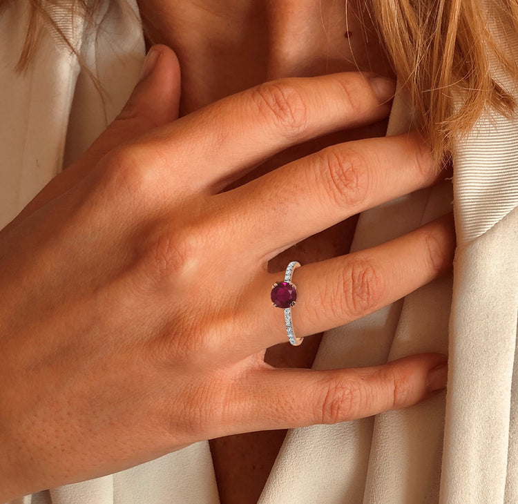 Bague en Or blanc 9k assemblée de Diamant HSI et Rubis - Maison Di Giorgio