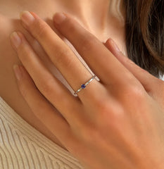 Bague en Or blanc 9k assemblée de Diamant HSI et Saphir bleu - Maison Di Giorgio