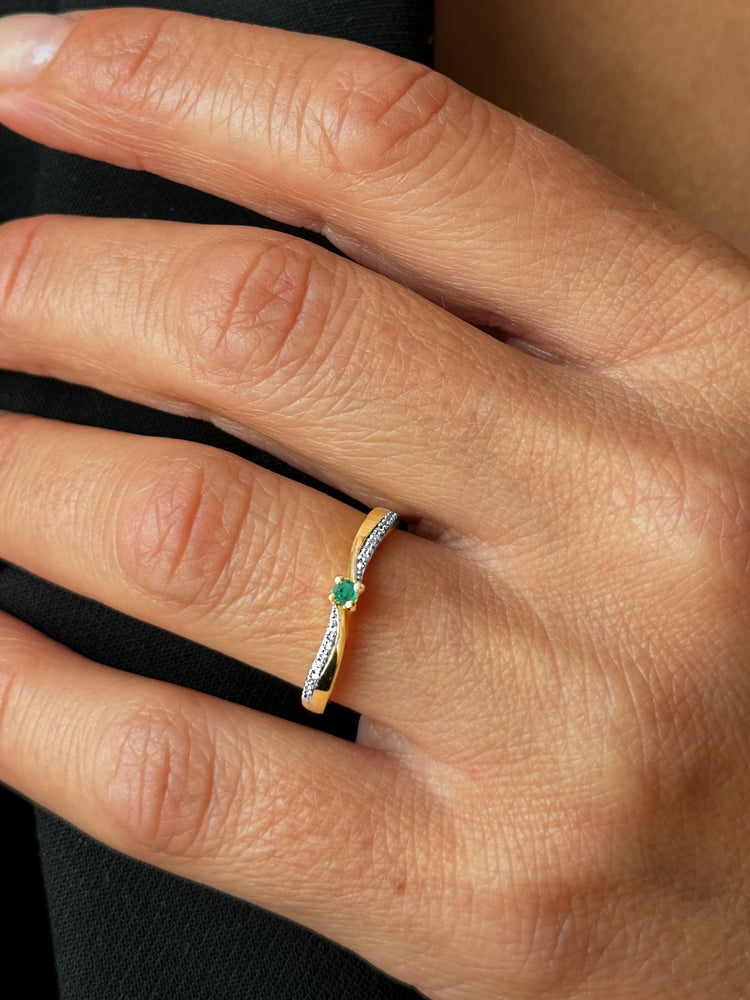 Bague en Or jaune 9k assemblée de Diamant HSI et Émeraude - Maison Di Giorgio