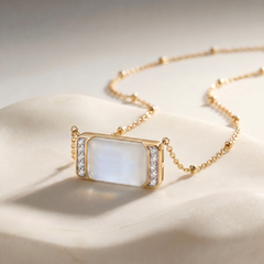 Collier Mona-Lisa - Doré Or jaune 18k, Pierre de lune blanche & Oxyde de zirconium