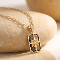 Collier Nomad