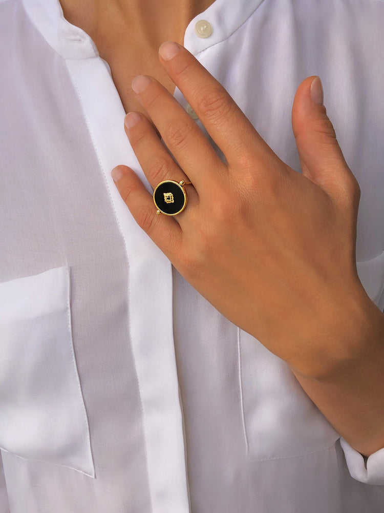 Bague dorée Or jaune 18k assemblée de Nacre, Onyx noir et Oxyde de zirconium - Maison Di Giorgio