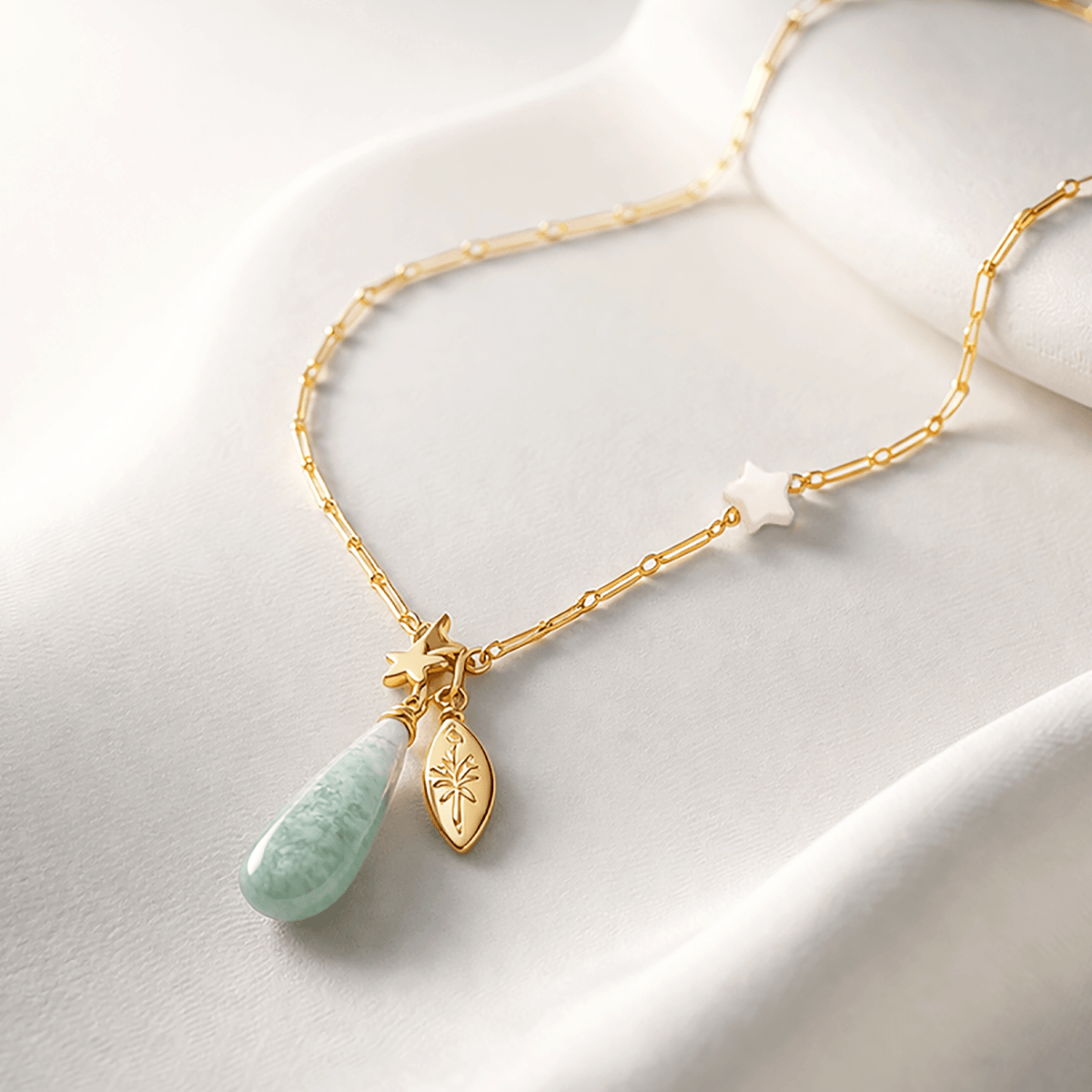 Collier Nomad