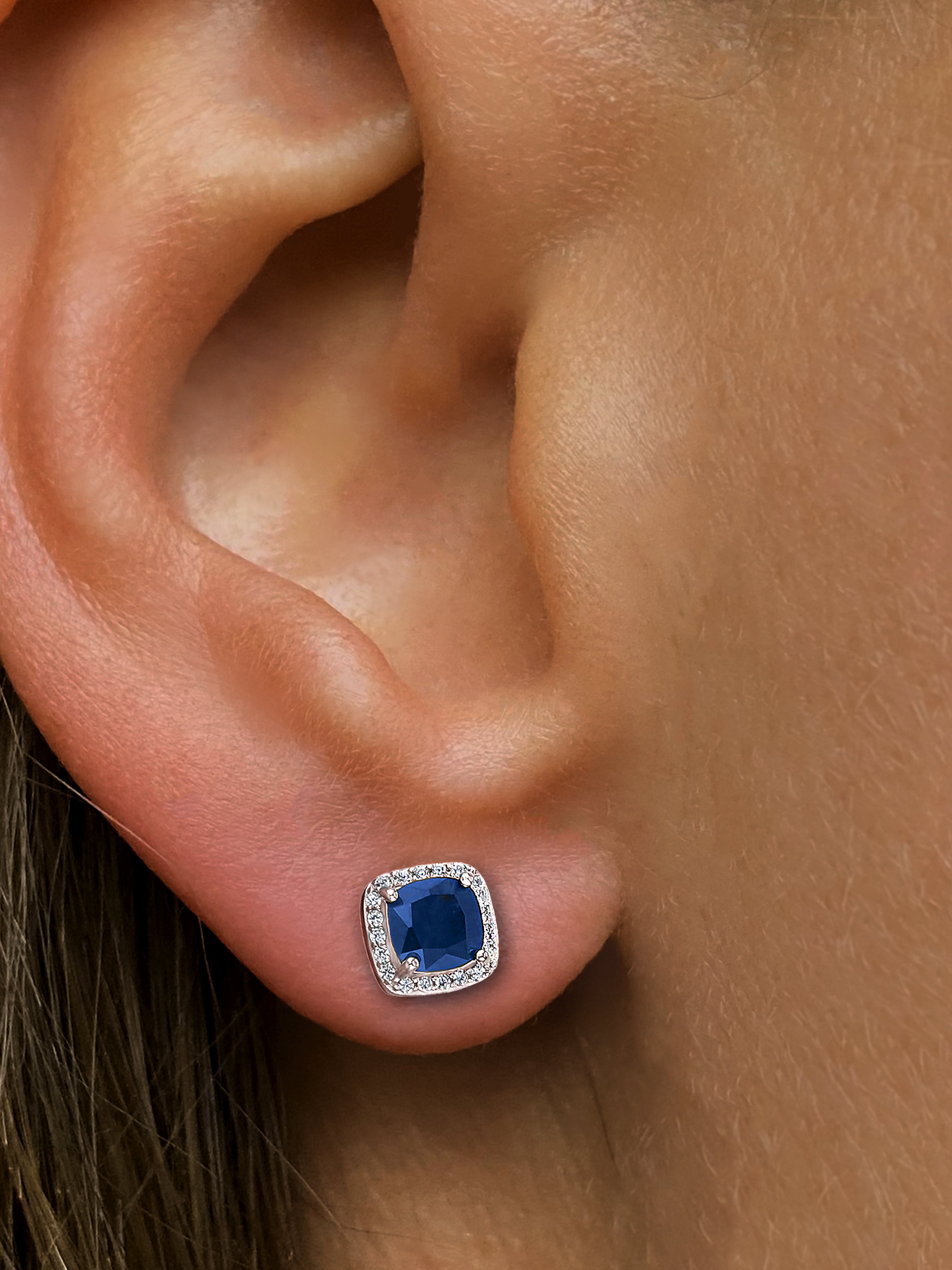 Boucles d'oreilles en Argent 925 plaqué Rhodium et assemblées d'Oxyde de zirconium blanc et Oxyde de zirconium bleu