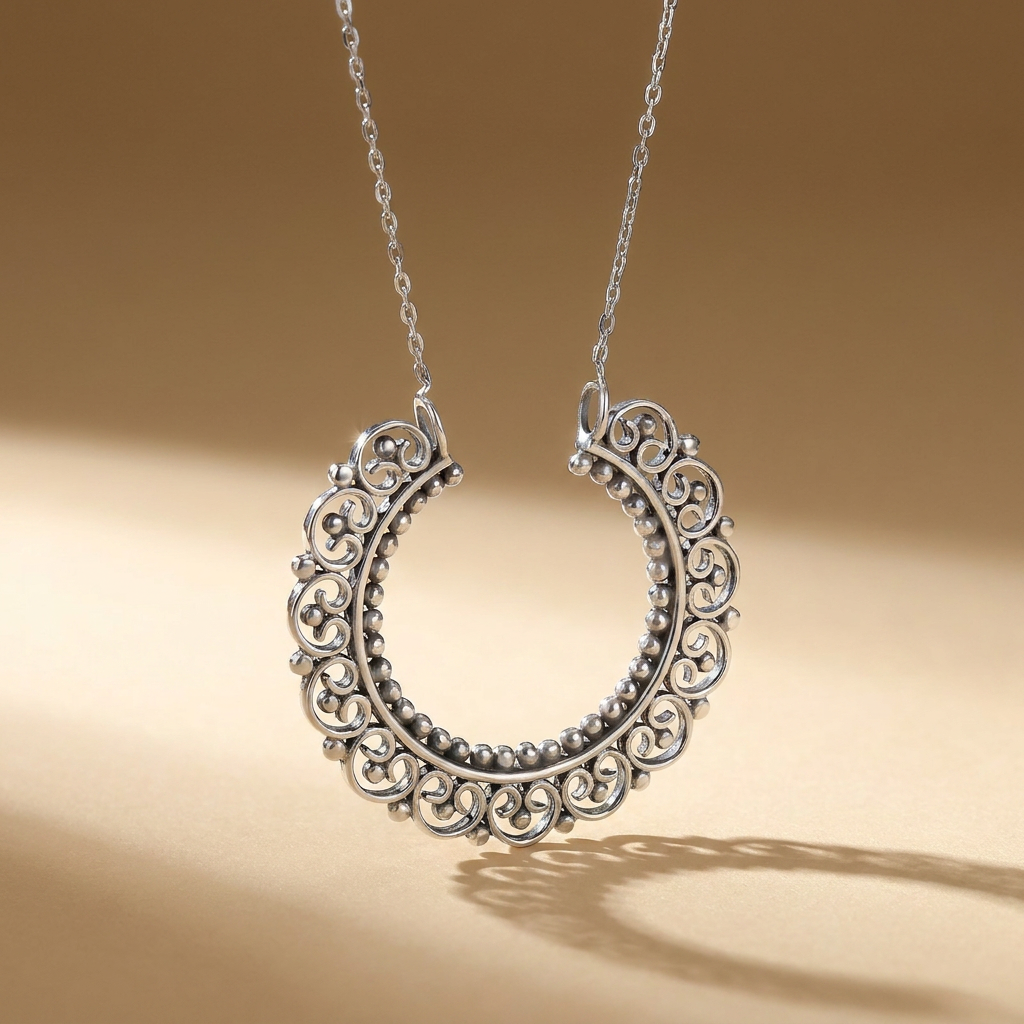 Collier Nomad