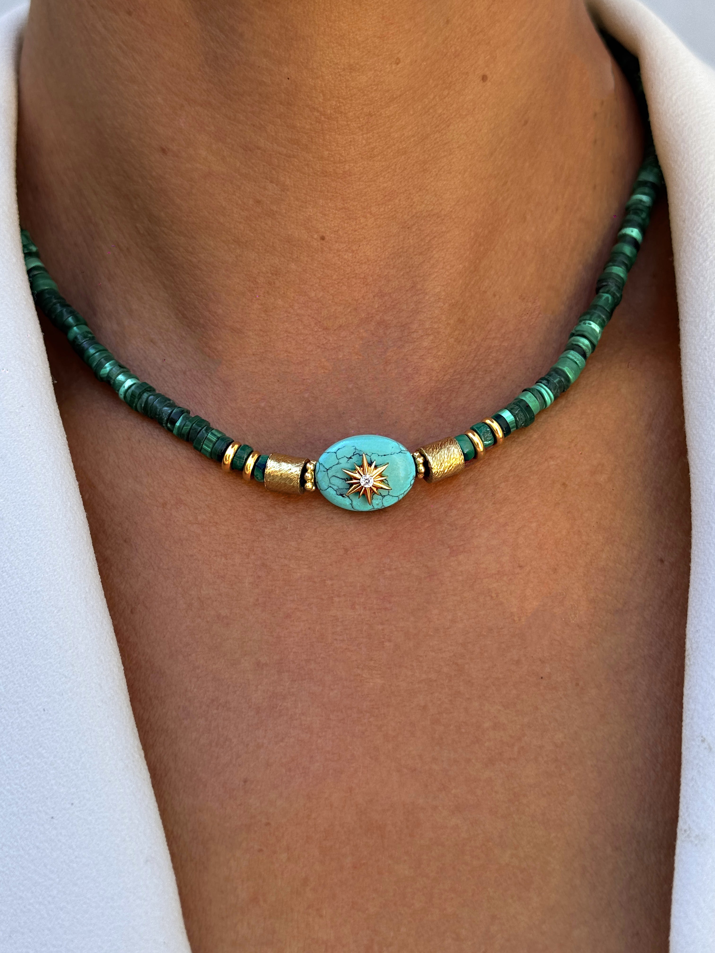 Collier doré Or jaune 18k assemblé de Turquoise, d'Oxyde de zirconiumi et de Malachite - Maison Di Giorgio