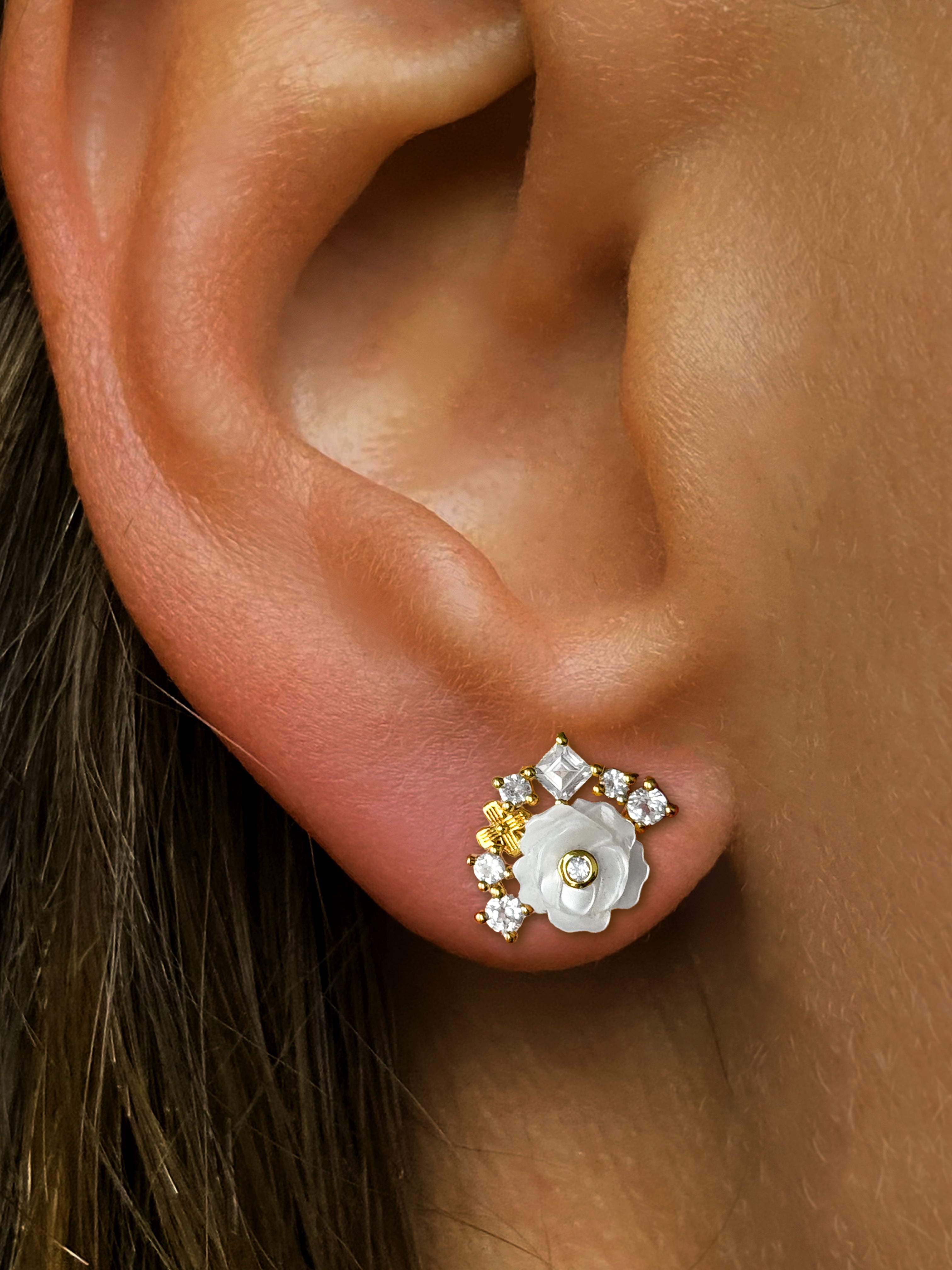 Boucles d'oreilles en Or jaune 9k assemblées de Nacre et de Topaze blanche - Maison Di Giorgio