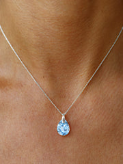Pendentif en Or blanc 9k assemblé de Topaze bleu ciel - Maison Di Giorgio