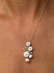 Pendentif en Or jaune 9k assemblé de Perle, de Topaze blanche et de Nacre - Maison Di Giorgio