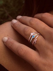 Ring aus 9 Karat Roségold, besetzt mit HSI-Diamanten und Rosenquarz