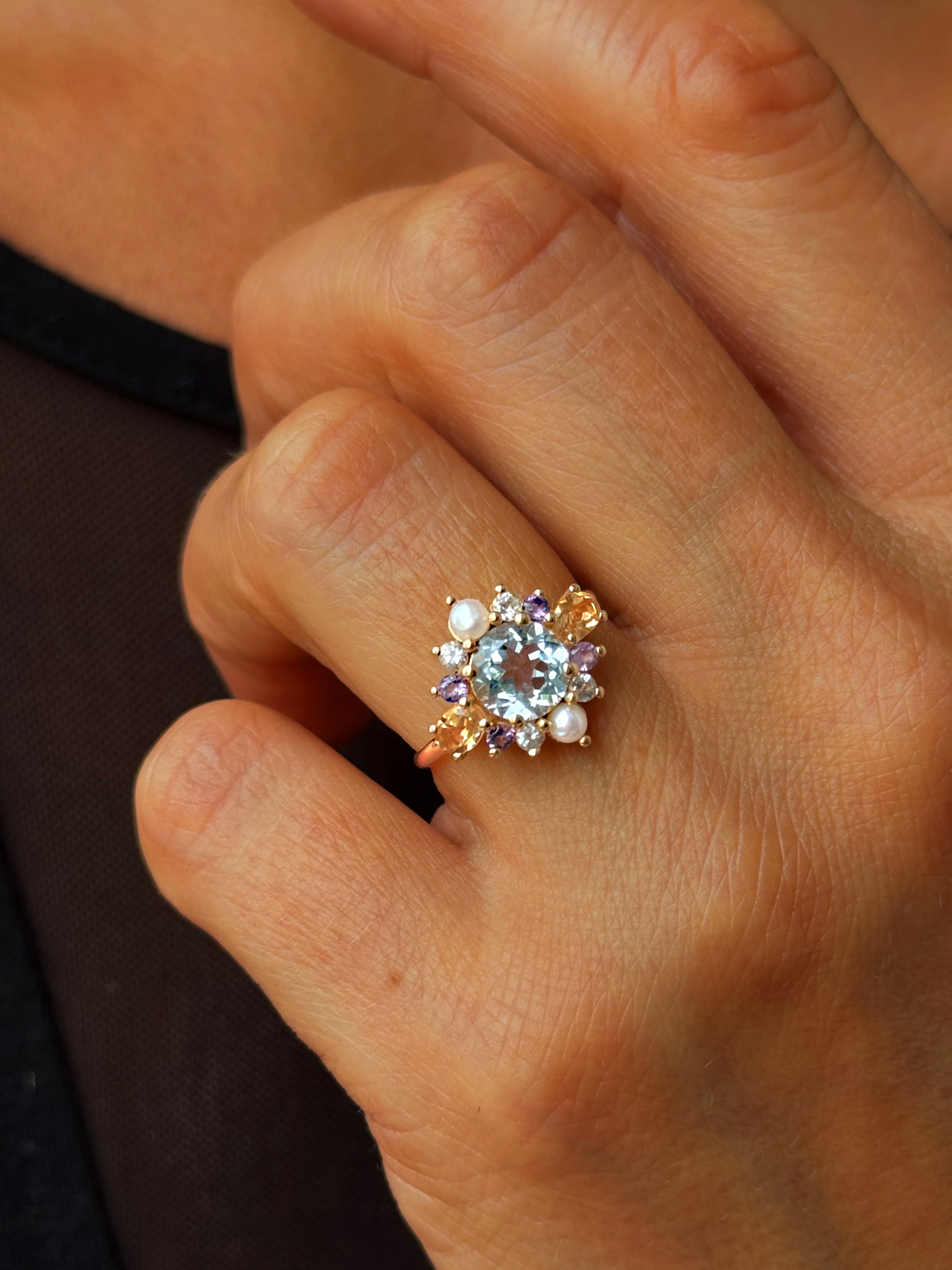 Bague en Or jaune 9k assemblée de Topaze bleu ciel, Perle, Améthyste, Topaze blanche et de Citrine - Maison Di Giorgio