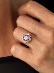 Bague en Or jaune 9k assemblée d'Améthyste rose, Quart rose, Améthyste claire, Grenat rhodolite et de Topaze bleu ciel - Maison Di Giorgio