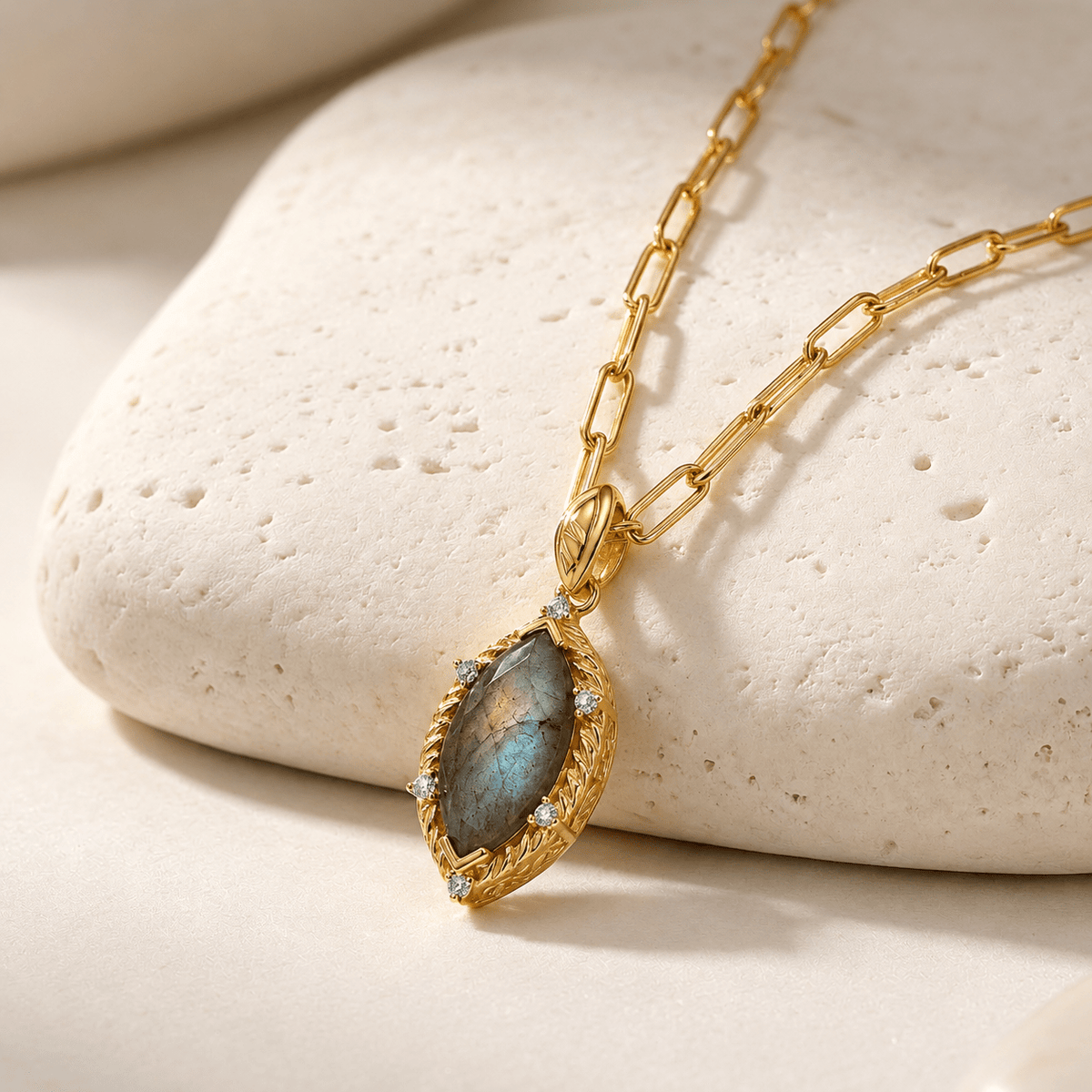 Pendentif avec chaîne Ingénue - Doré Or jaune 18k, Labradorite et Oxyde de zirconium - Maison Di Giorgio