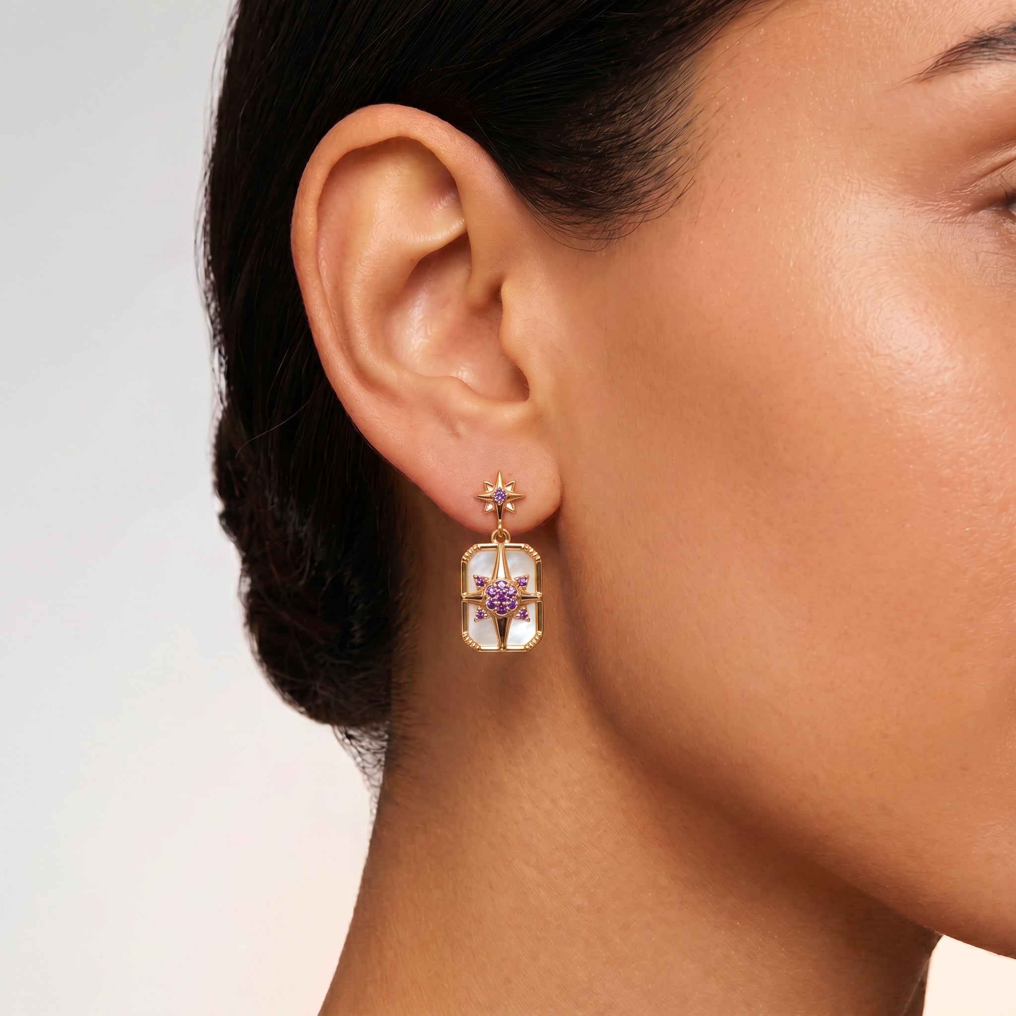 Boucles d'oreilles Venti - Dorées Or jaune 18k, Pierre de lune blanche & Améthyste africaine - Maison Di Giorgio