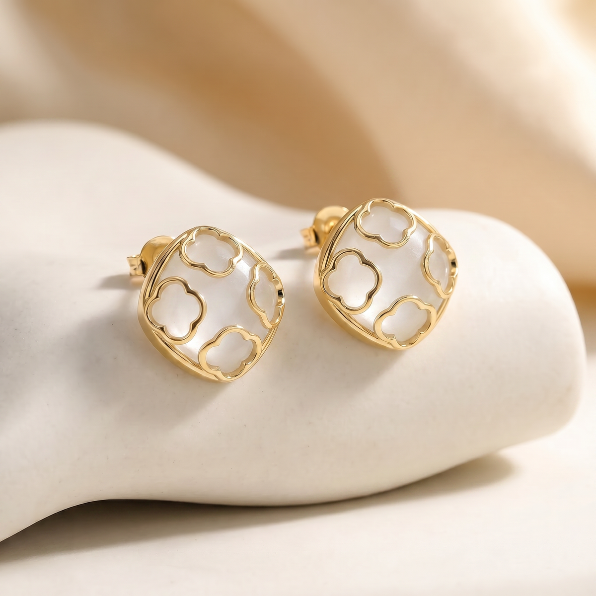 Boucles d'oreilles Fortuna - Dorées Or jaune 18k, Pierre de lune blanche