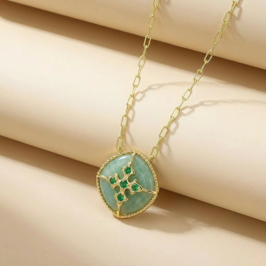 Collier Nomad