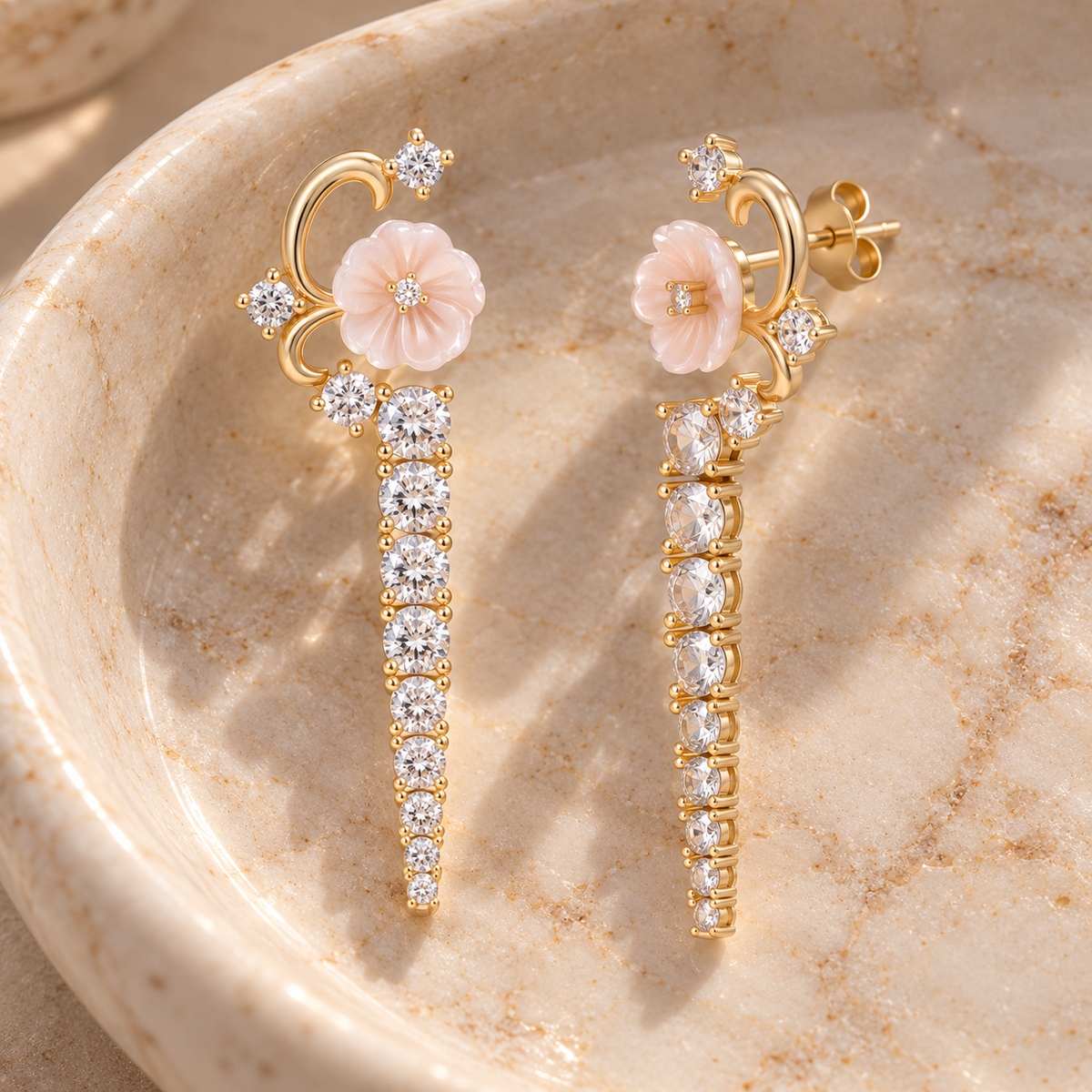 Boucles d'oreilles - Dorées Or jaune 18k, Nacre et Oxyde de zirconium
