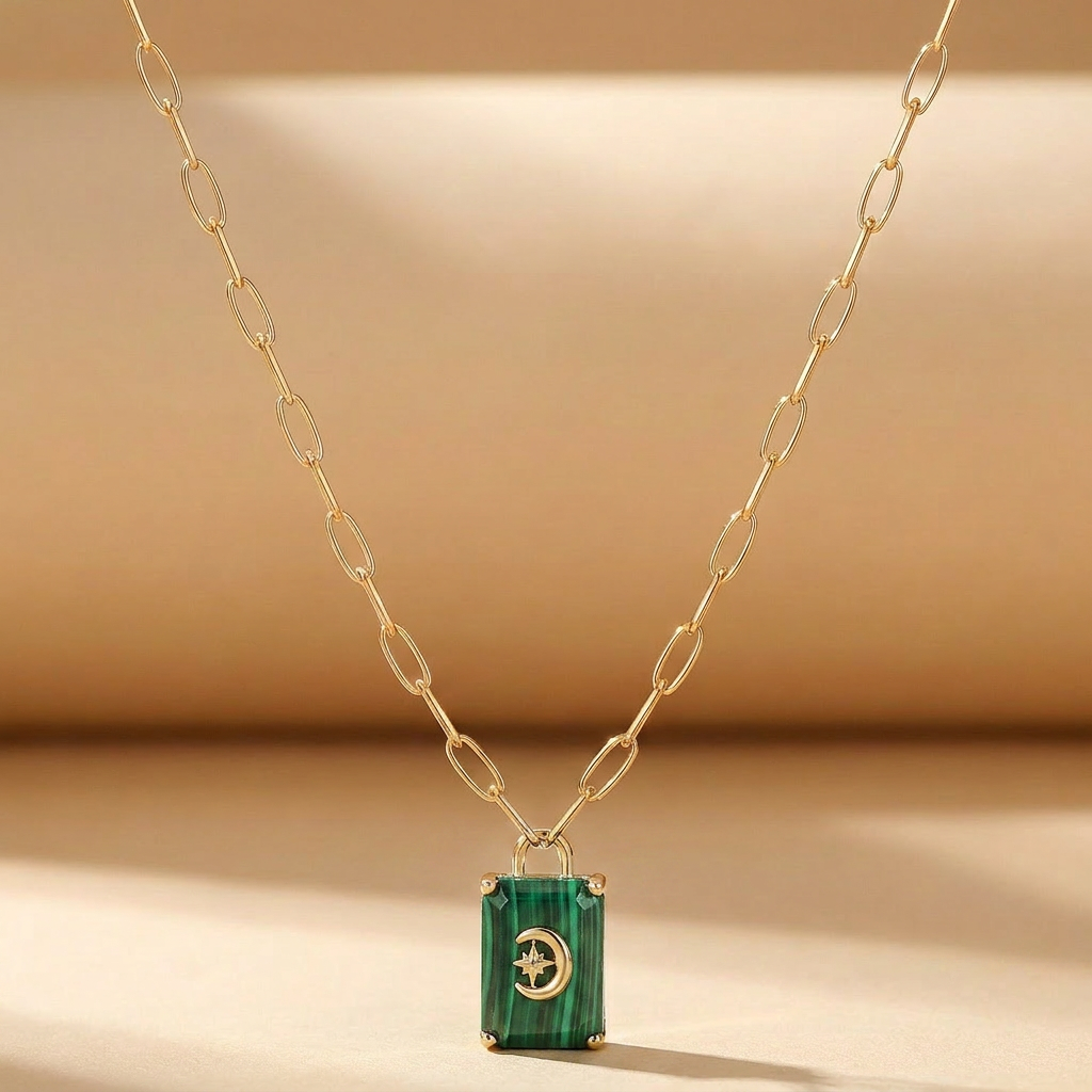 Collier Nomad