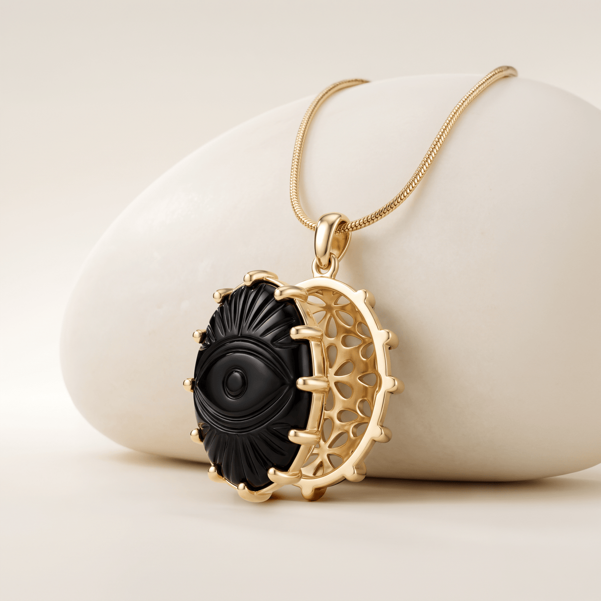 Médaillon doré à l'Or jaune fin, Onyx noir - Maison Di Giorgio