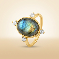 Anillo dorado en Oro amarillo de 18k ensamblado con labradorita y óxido de circonio
