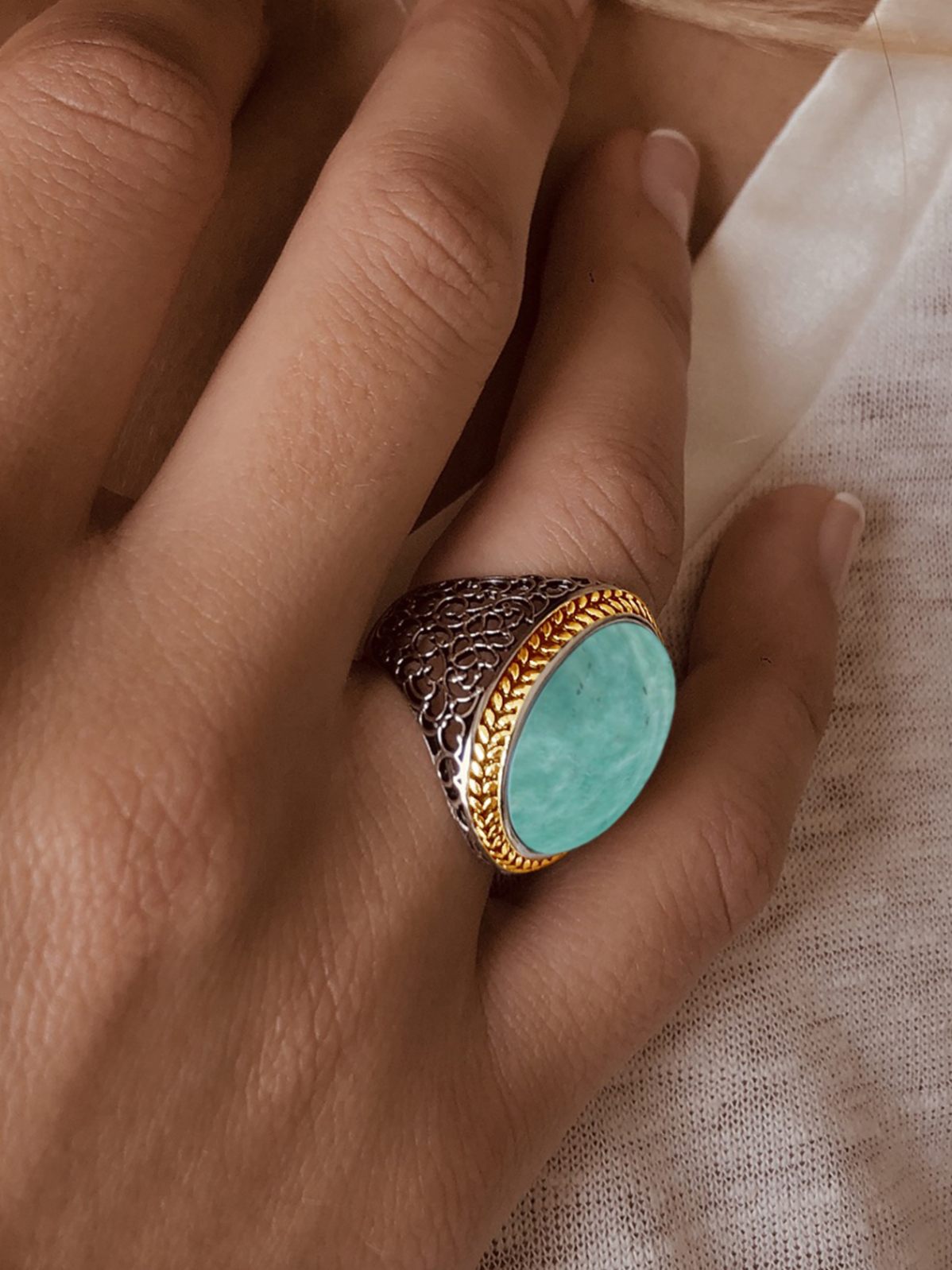 Bague en Argent 925 plaqué Rhodium et Or jaune 18k assemblée d'Amazonite verte