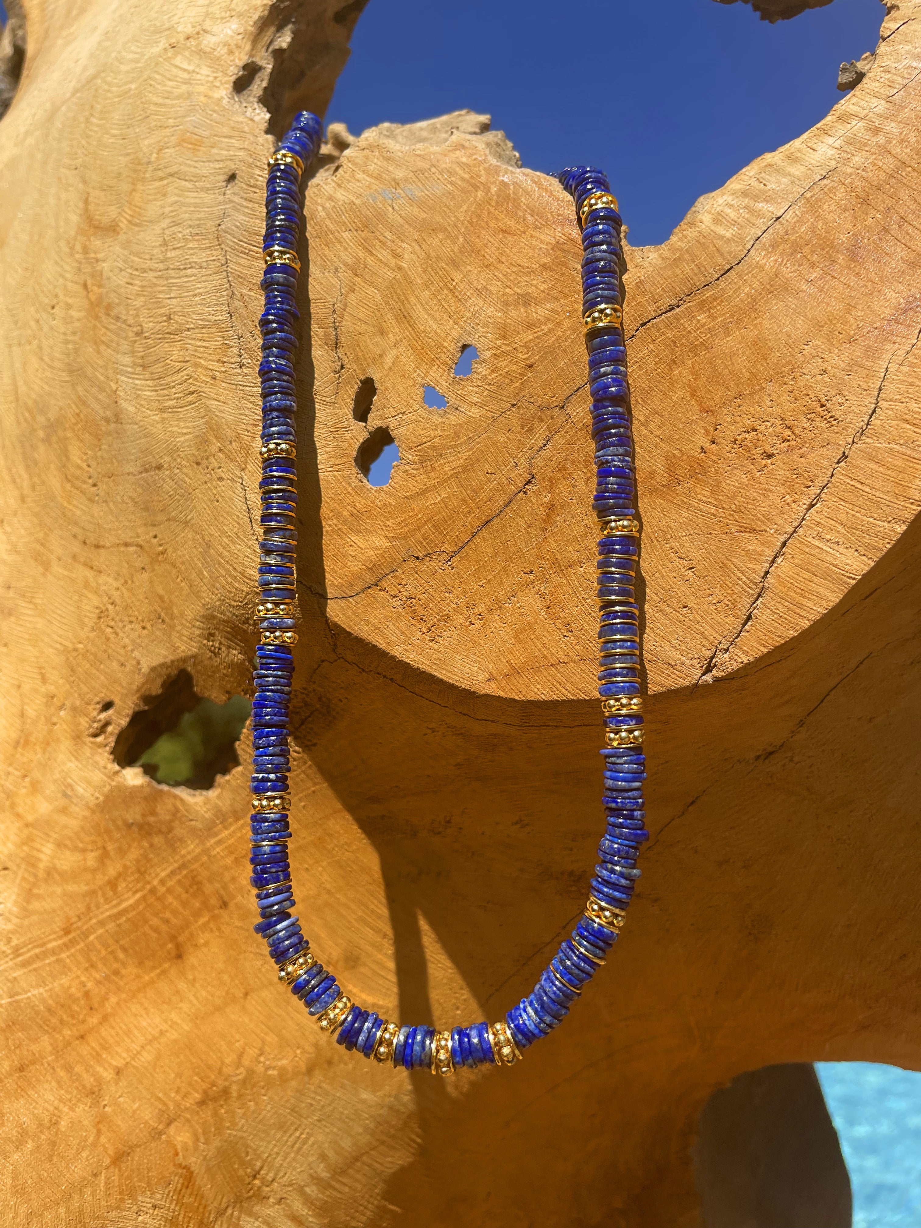 Collier doré Or jaune 18k assemblé de lapis-lazuli