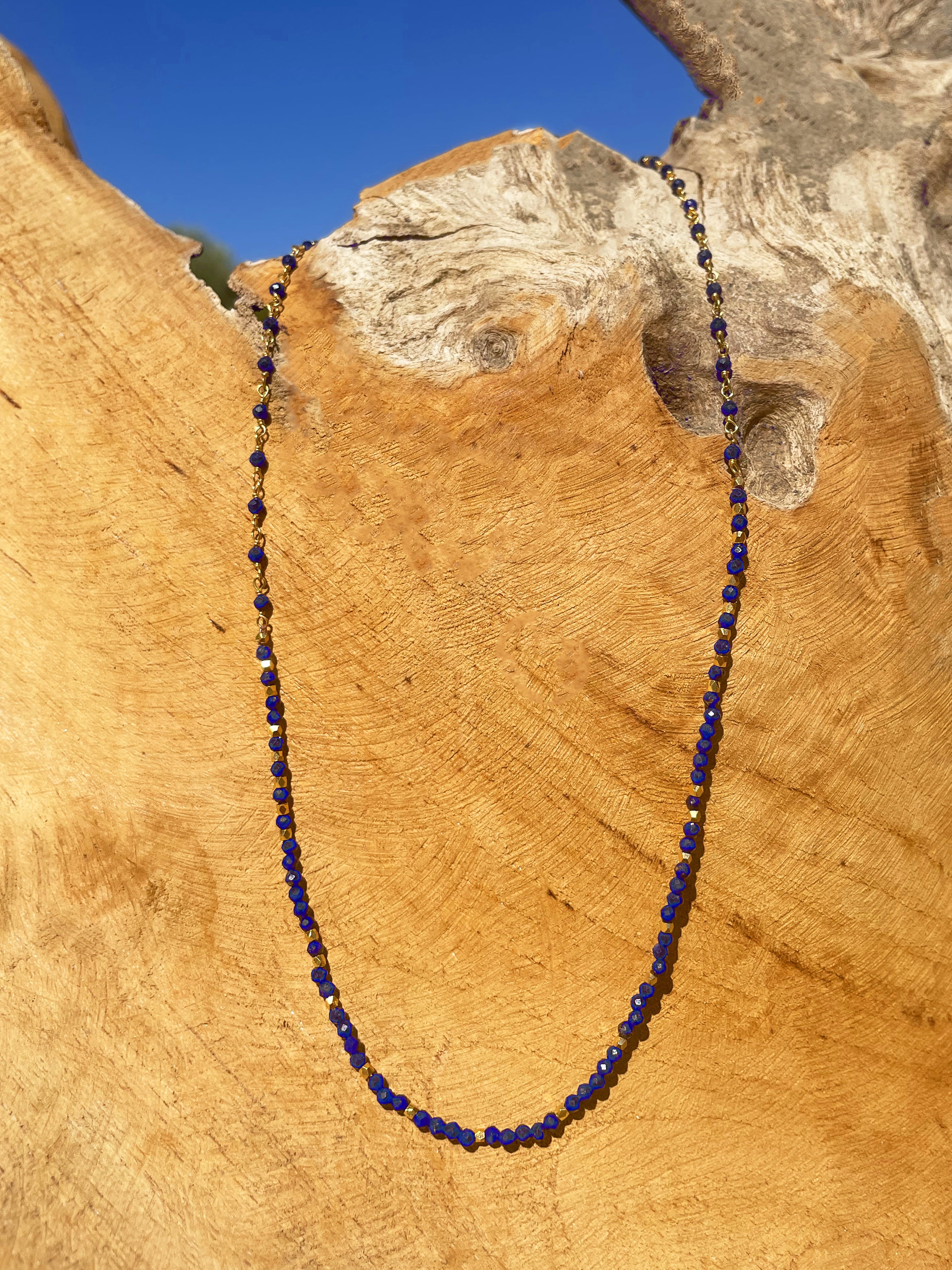 Collier doré Or jaune 18k assemblé de lapis-lazuli